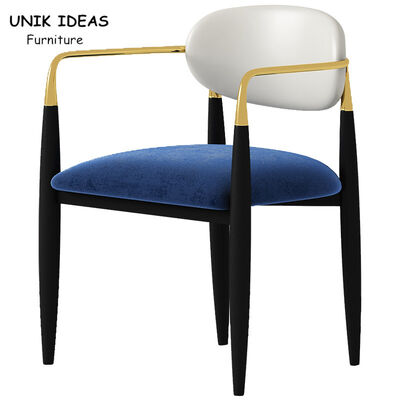 ভালো দাম Navy Blue Metal Frame Dining Table And Chairs For Small Spaces Tufted Leather 58x58x73CM অনলাইন